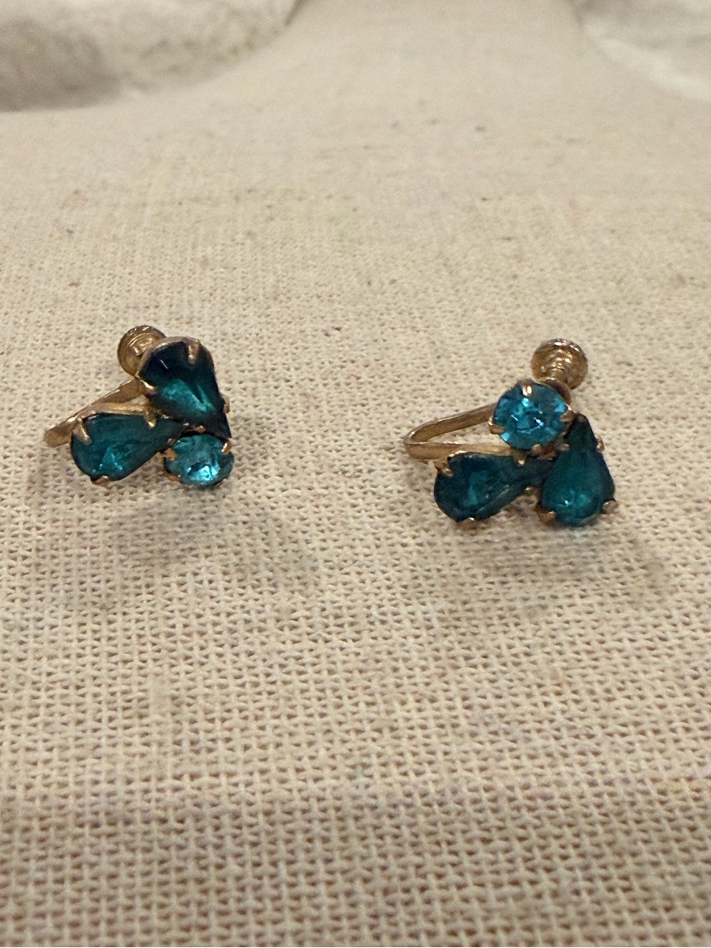 Blue Crystal Vintage Screw back Earrings - Picture 2 of 5